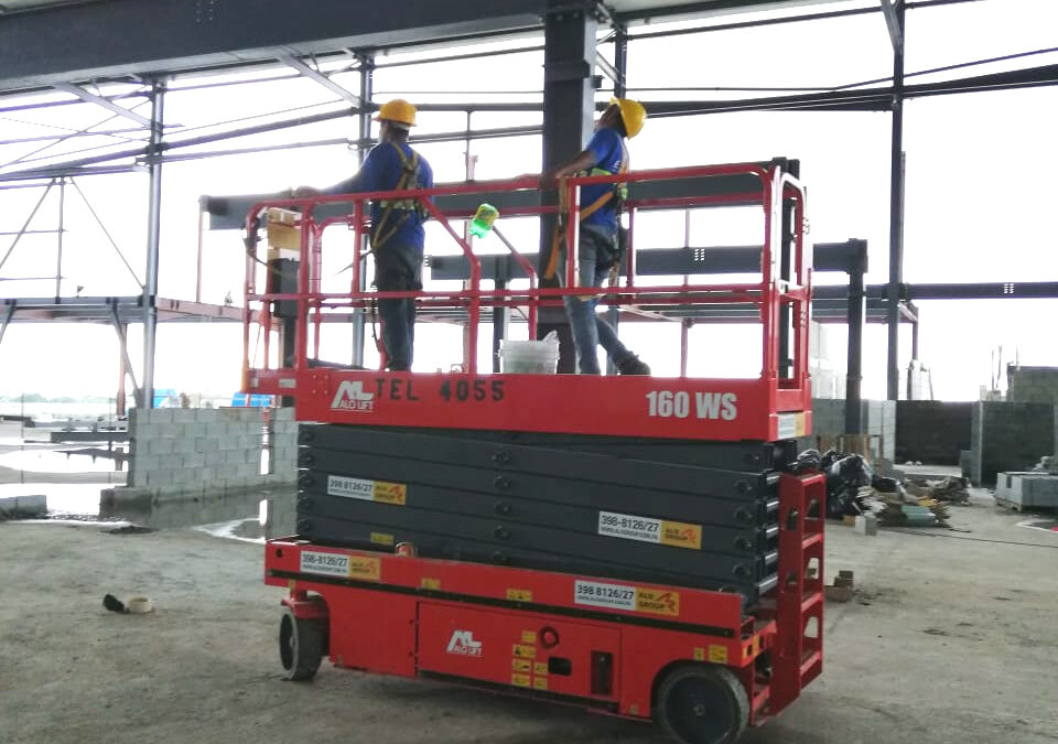 ALO Lift 160WS de ALO Rental en construcción de centro comercial en Panamá