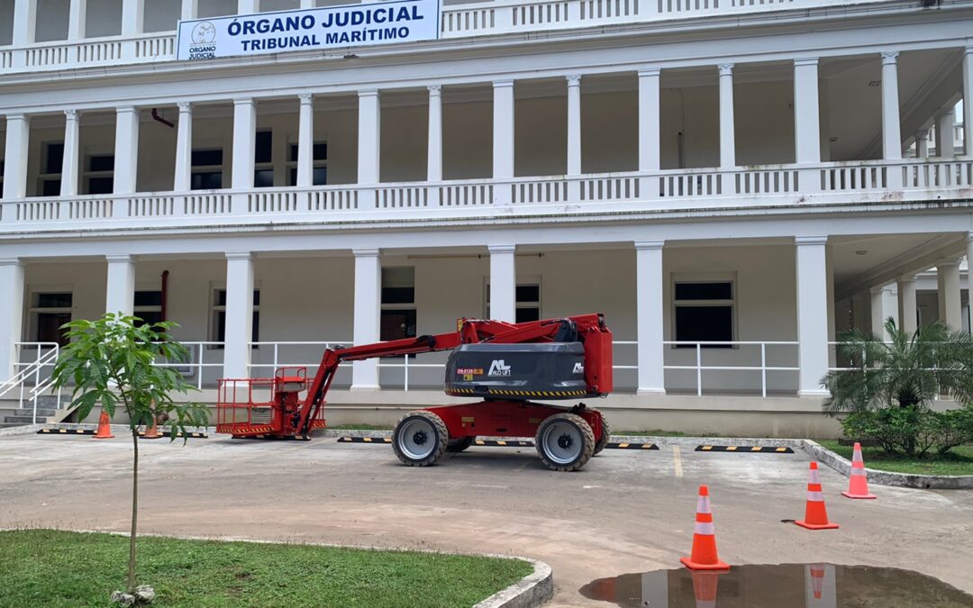 Brazos Articulados ALO Lift E 20 AJ RT para trabajos de mantenimiento en Órgano Judicial Panamá